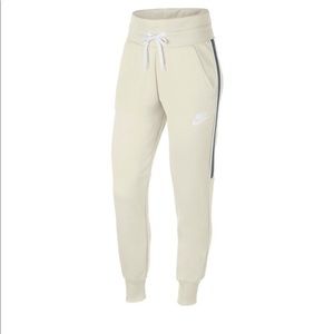 Nike joggers women